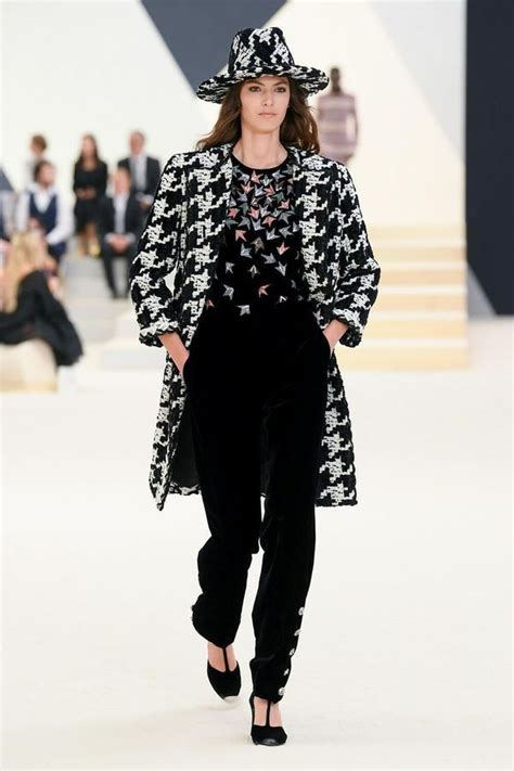 defile chanel paris 2022|Chanel .